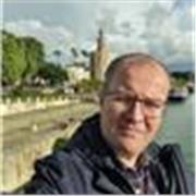 Profesor profesional de la lengua árabe y dialectos de varios países árabes y intérprete 