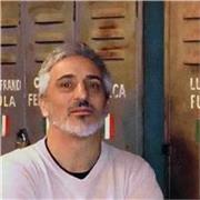 Licenciado en estudios turísticos y profesorado de historia