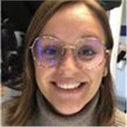 Titulaire d'un doctorat, propose des cours de biologie