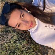 Doy clases de repaso para que los alumnos mejoren su rendimiento con trabajo extra y constancia. Además, estudio para ser profesora de primaria y ya tengo experiencia en em ámbito