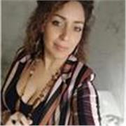 Sono Raffy! Sono insegnante di canto e di presenza scenica e sono qui per aiutarti a migliorare voce, presenza e comunicazione!