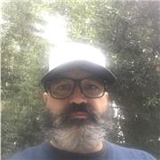 ingeniero en administración, diseñador gráfico, diplomado en diseño Ux y marketing digital con certificaciones scrum y designthinking