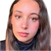 Soy estudiante actualmente. Me fui un año a Chicago donde me enamoré del idioma, y quiero compartir esa pasión. 