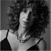  Profesora titulada con más de 15años de experiencia en el mundo de las Artes gráficas, metódica pero adaptable. 