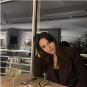 Docente di Italiano, impartisce delle lezioni ai bambini delle elementari