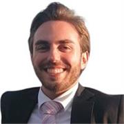Esperto di Marketing e Comunicazione impartisce lezioni di marketing e digital marketing