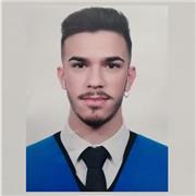 Paciente, organizado y centrado en las necesidades de cada estudiante. Explico los conceptos claramente y de manera practica