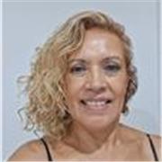 Profesora de Educación Primaria.
Curso de Literatura Infantil.
Curso de especialización en Lengua
