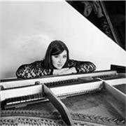 LEZIONI DI PIANOFORTE - PROFESSIONALITÀ, PASSIONE E METODO. Laureata in Pianoforte con il massimo dei voti, la lode e la menzione