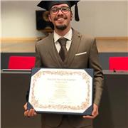 Insegnante diplomato all’accademia di musica moderna di Torino, impartisce lezioni di batteria nel suo studio privato a Torino