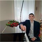 Docente di Pianoforte laureato a Cosenza (II livello) offre lezioni per tutti i livelli