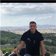 Profesor de economía y estudiante de magisterio da clases online o presencial de diferentes materias