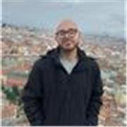 Titulado en informática, con sólidos conocimientos en tecnologías de la informática y nivel medio de inglés y francés nativo