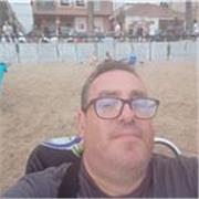 Soy una persona dinámica y me gusta enseñar a niños a jugar a futbol