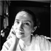 Madrelingua italiana, con un'ottima conoscenza della lingua inglese, offre lezioni private online di italiano.