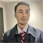 Native Chinese speaker with clear voice and standard pronunciation