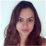 Estudiante universitaria ofrece apoyo para tareas escolares