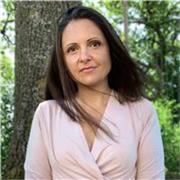 Offro lezioni private di yoga, meditazione e mindfulness, oltre a sessioni di Life Coaching per ragazzi e adulti.