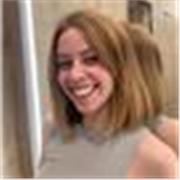 Profesora de lengua castellana y literatura, graduada en Educación infantil y con el máster de Psicopedagogía