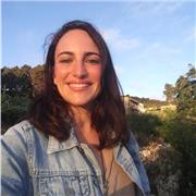 Profesora de lengua imparte clases para primaria y secundaria