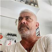 ex docente laureato in lettere classiche, specializzato in lingua e letteratura italiana, latino e greco