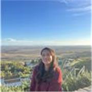 Soy una estudiante de Biología en el último año de carrera. Imparto clases presenciales a niños de pimaria, ESO y bachillerato