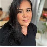 Professora de Pilates. Foco em reabilitação, alongamento, fortalecimento muscular