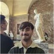 Me defino como un estudiante de Filosofía con una buena base en Historia, Inglés y Ciencias Sociales. 