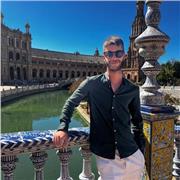 Profesor de Educación Primaria con buena predisposición y actitud