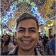 Profesor de inglés imparte clases nivel básico