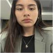 Profesor de inglés que da clases a niños de primaria y secundaria