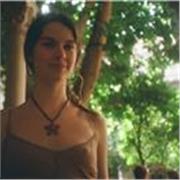 Hablante nativa de Inglés, Catalán, y Español, certificado en el Cambridge Proficiency (C2). 

