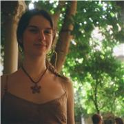 Hablante nativa de Inglés, Catalán, y Español, certificado en el Cambridge Proficiency (C2).