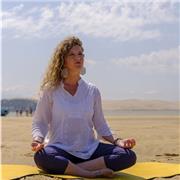 Enseignante de yoga intégral (Hatha Yoga), yoga sur chaise, yoga pour enfants et adolescents (0-18ans)