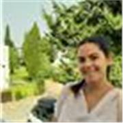 Profesora de inglés y francés imparte clases a niños y adultos