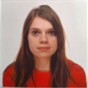 Soy Cristina tengo 33 años. Me desplazó a casa de los niños, les ayudo con las materias de primaria y hago juegos divertidos. 