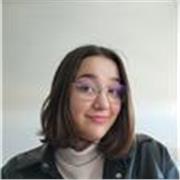 Étudiante en commerce international, je suis dotée de bonnes compétences en langue vivante 1. Je dois passer le TOEIC en 3e année.