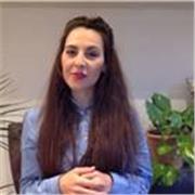 Profesora certificada de español que da clase a todos los niveles, incluyendo preparación de exámenes