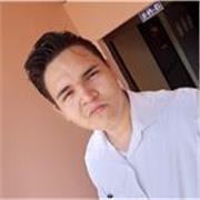 Soy un Estudiante que le gusta compartir sus conocimientos, brindando ayuda y orientación a los temas de interés