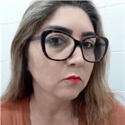 Professora de História ensina crianças de todas as idades