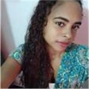 Profesora de matematica imparte clases a niños de primaria