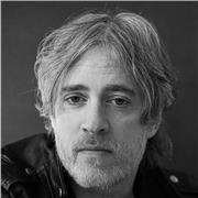 UK acting coach helping beginners and aspiring actors build confidence, improve self-tapes, and perform authentically.