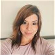 Profesora universitaria da clases de repaso y apoyo a niños de primaria