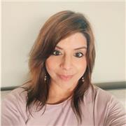 Profesora universitaria da clases de repaso y apoyo a niños de primaria