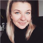 Dottoranda in Filosofia con maturata esperienza nell'insegnamento della materia