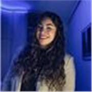 Estudiante que acaba de terminar el bachillerato de humanidades y que va a empezar una carrera universitaria 