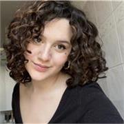 Studentessa di psicologia con diploma di liceo scientifico impartisce lezioni di italiano per stranieri. Esperienza di due anni come insegnate di italiano a stranieri in ambito di volontariato