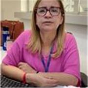Sou professora de português, formada em Letras e gosto de ensinar, de ver o resultado do aprendizado. Estou aberta a métodos que facilitem o ensino