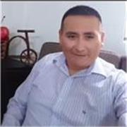 Profesor de Matematicas imparte clases a niños de todas las edades