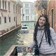 Diplomata in lingue offre lezioni di italiano per stranieri